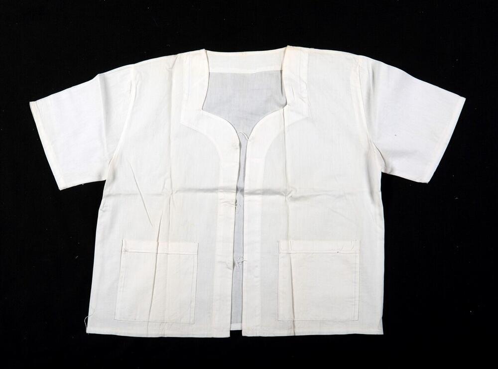 Een katoenen blouse gedragen door meisjes.