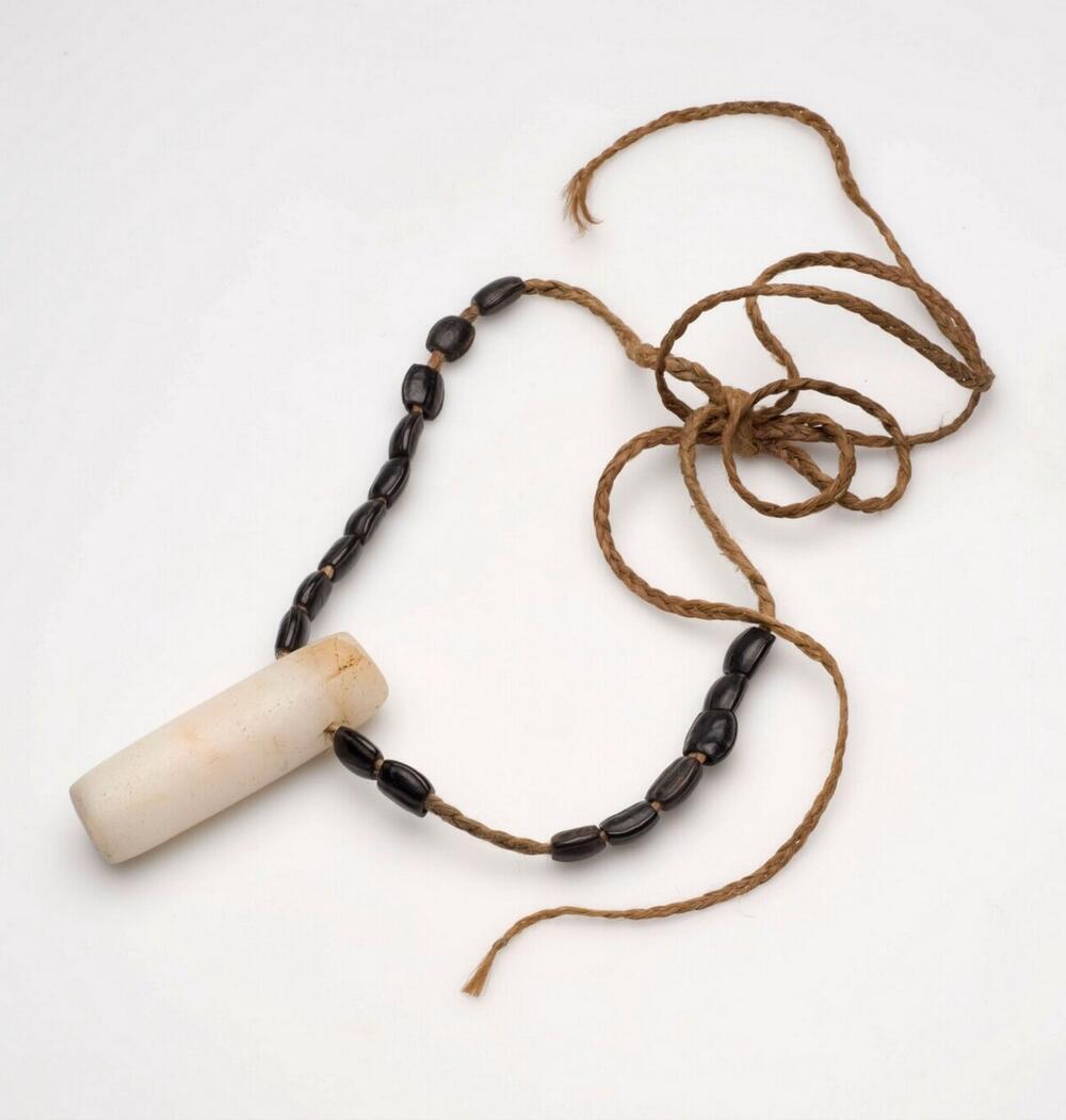 Necklace with quartz pendant and seeds