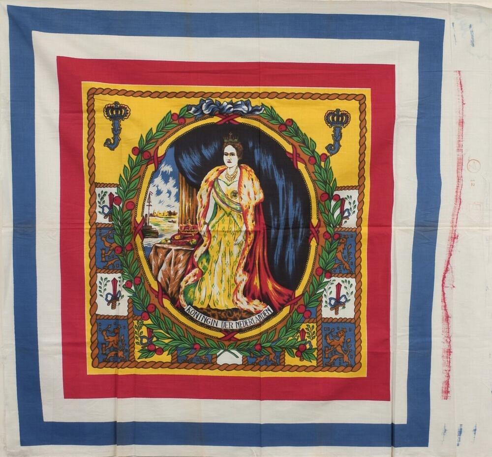 Katoenen hoofddoek met de Koningin der Nederlanden