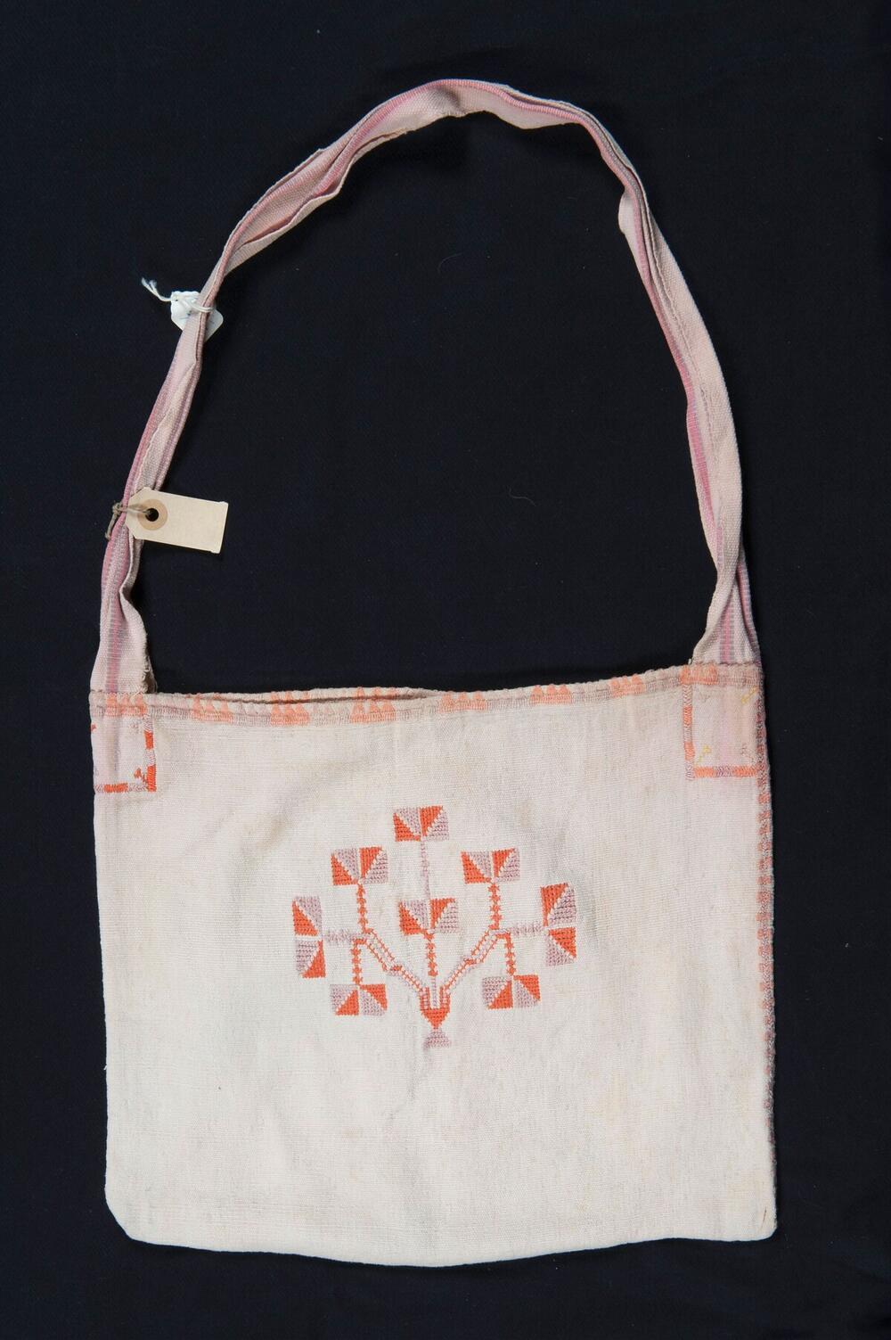 Witte tas met borduursels