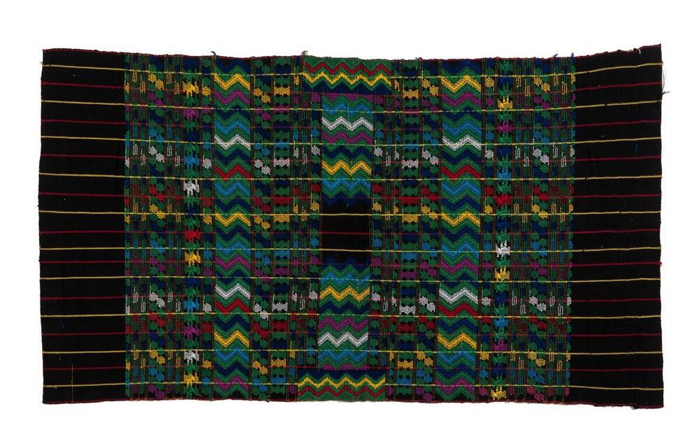 Donkerbruine huipil met zigzagmotieven