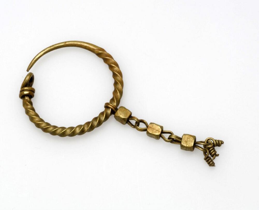 Koperen oorring met hangertje
