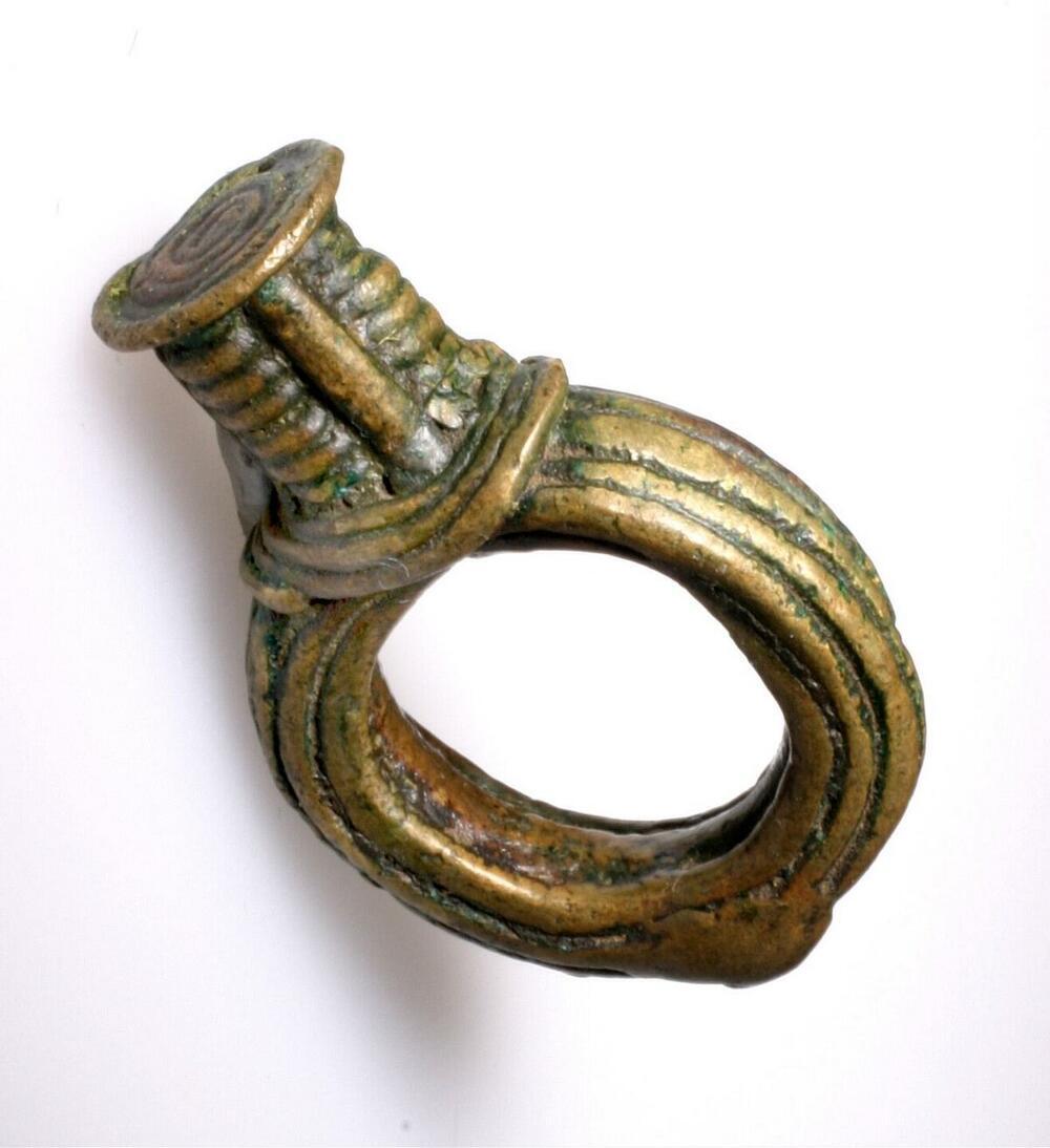 Finger ring