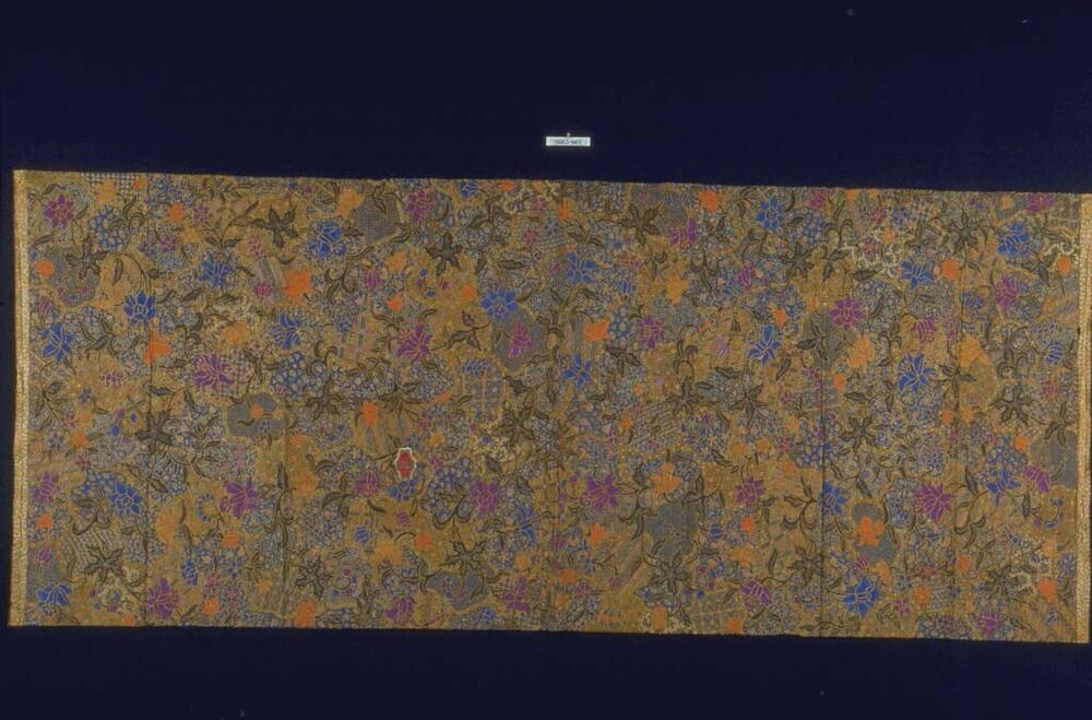 Wikkelrok met florale motieven op een soort vrije patchwork