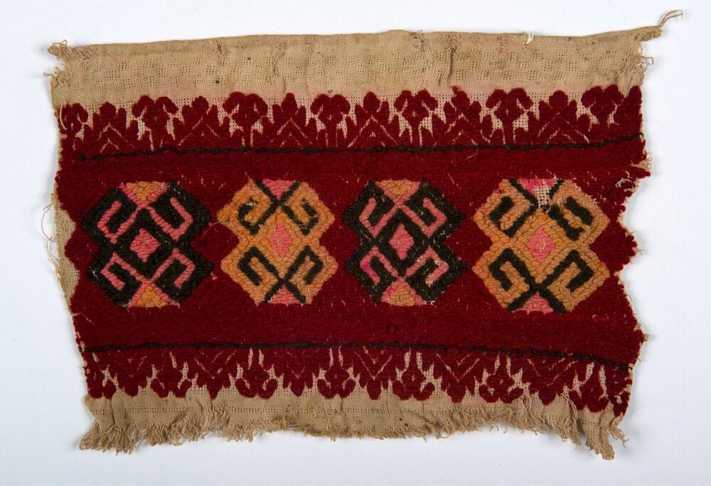 Fragment van een oude quechquemitl