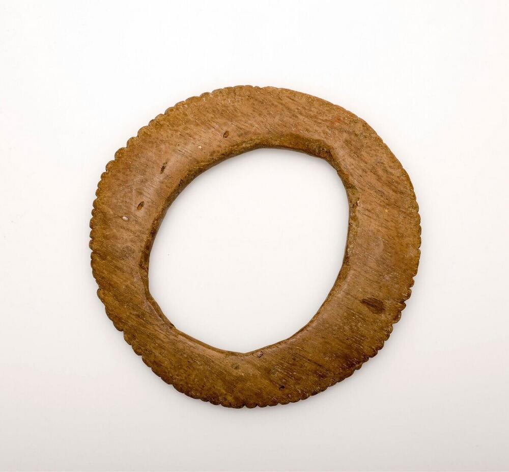 Armband met kartelversiering
