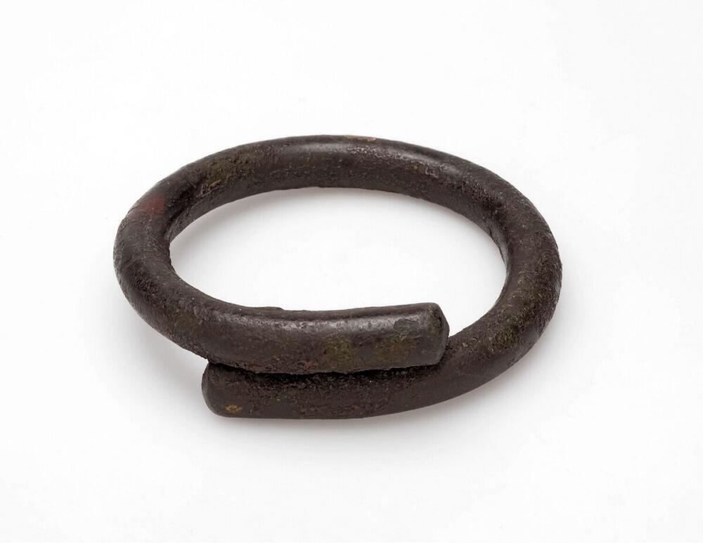 Bronzen armband van een paar armbanden