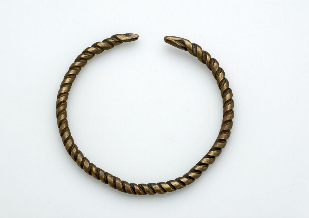 Koperen open armband, gedraaid