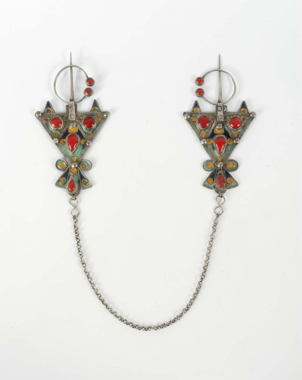 Zilveren kledingspeld met ketting