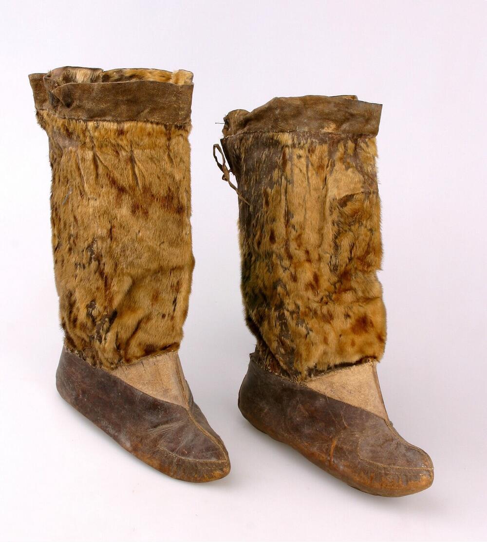 Pair of boots