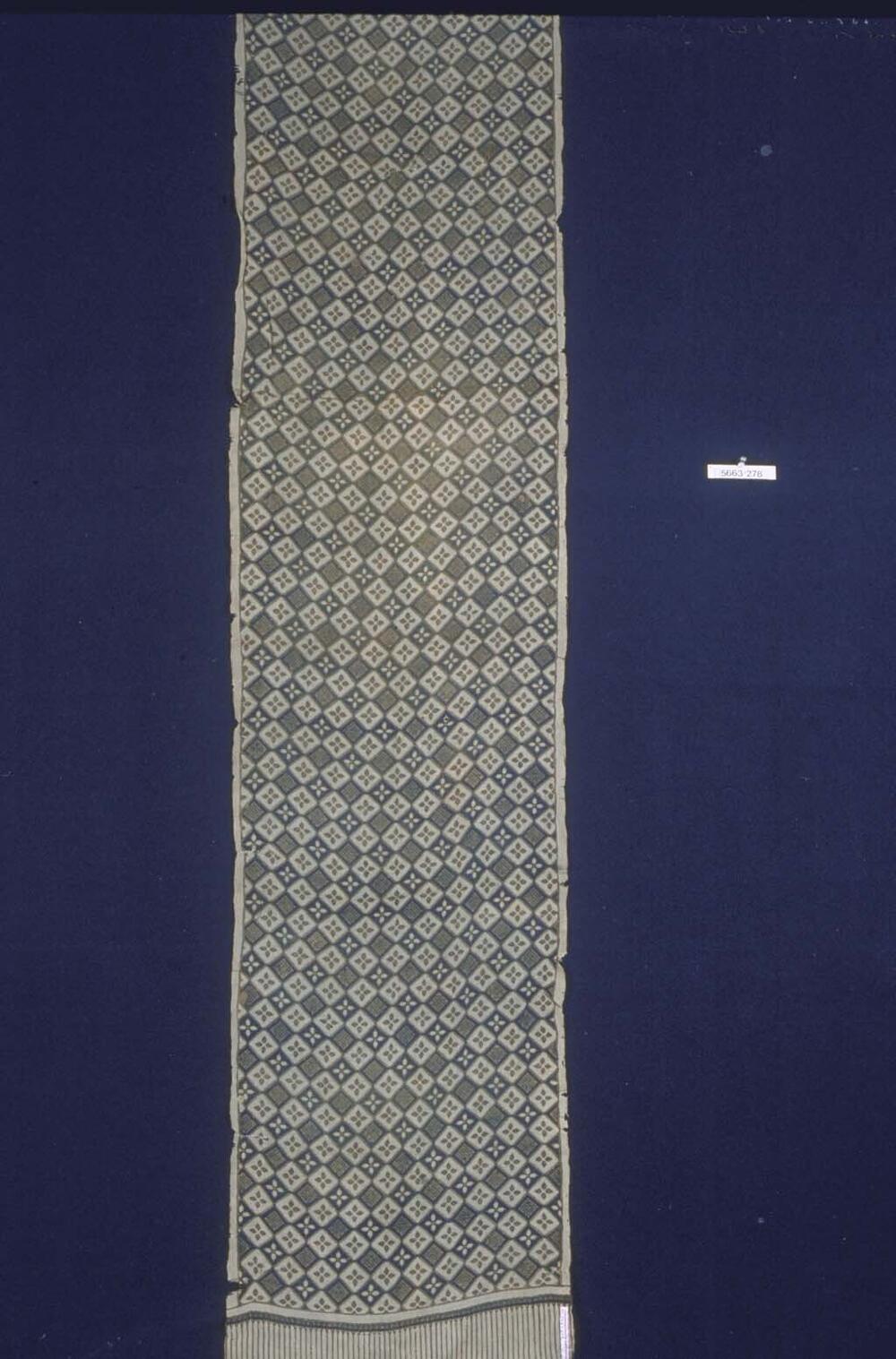 Zijden schouderdoek met geometrisch patroon