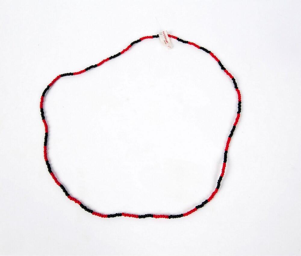 Kralenketting die gewijd is aan de Afro-Braziliaanse godheid Exu