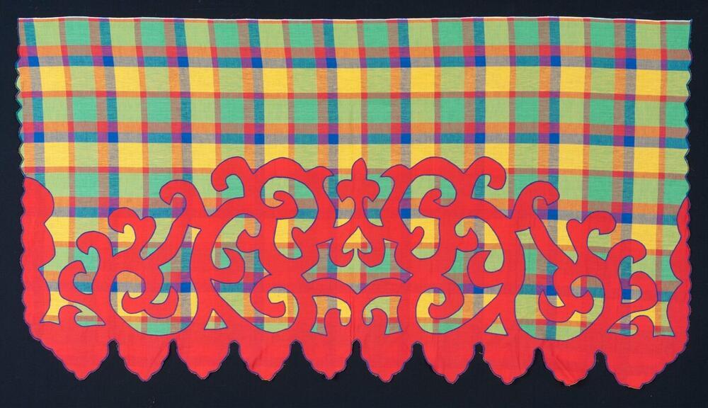 Doek met ruitmotieven en applique