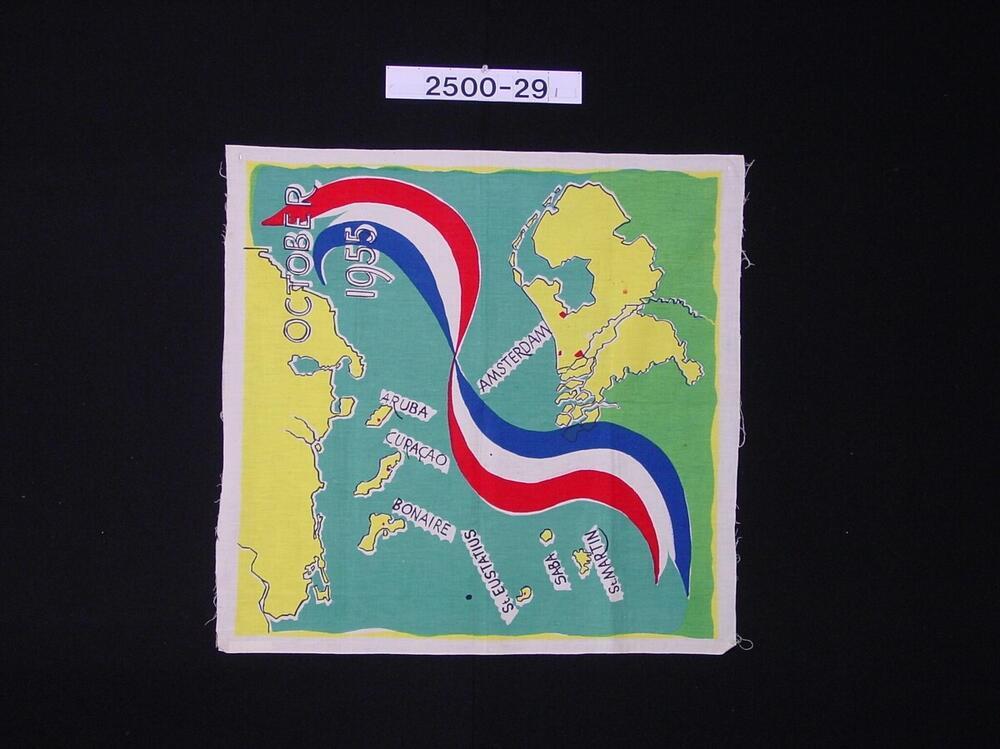 Bedrukt katoenen hoofddoek die herinnert aan de reis van H.M. de Koningin in Oktober 1955