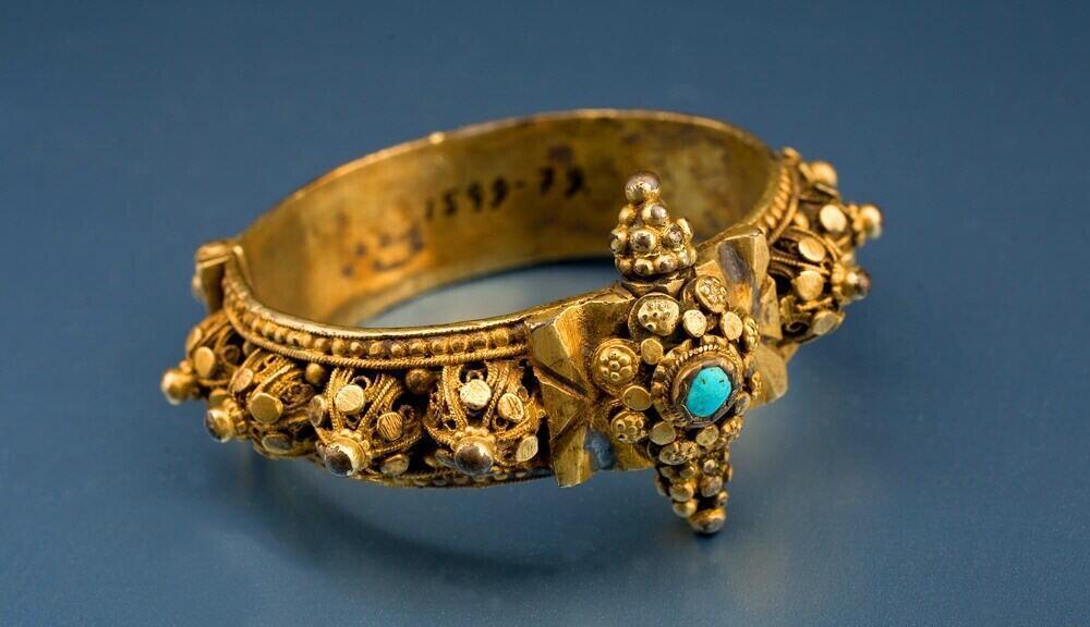 Bracelet