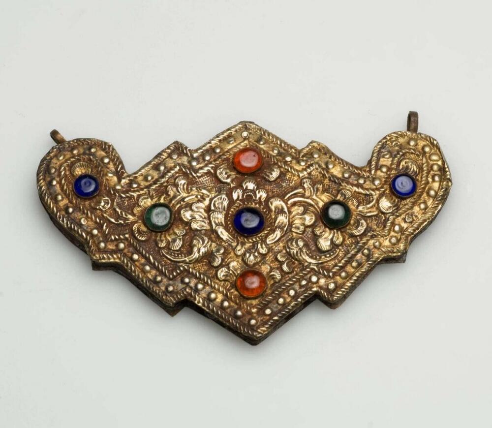 Vlindervormig halssieraad behorend bij een collier