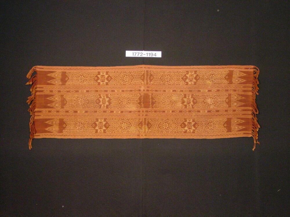 Katoenen schouderdoek met ornament in scheringikat