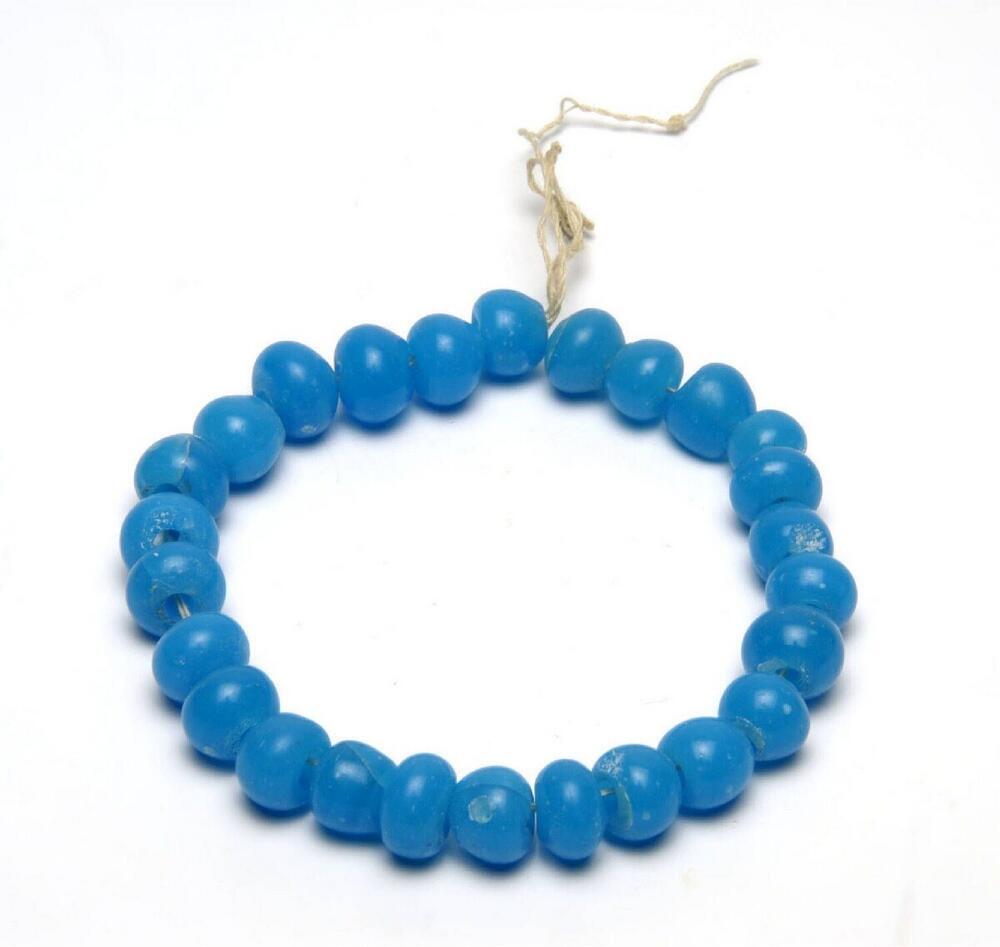 Armband van blauwe glazen kralen