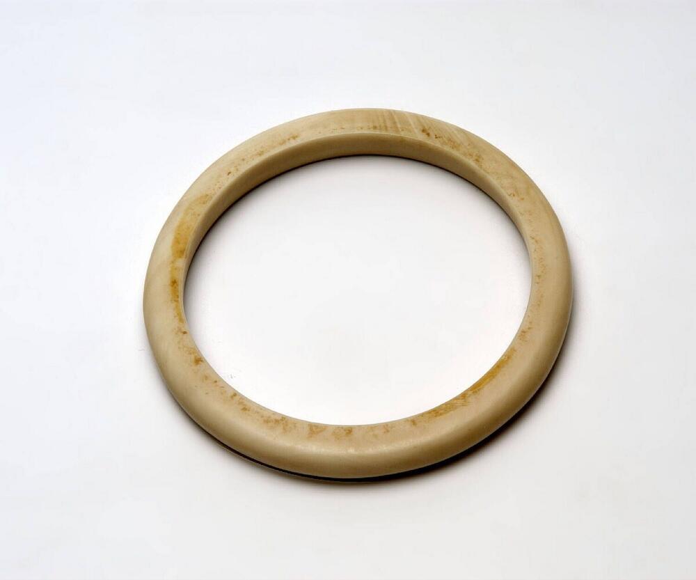 Bovenarmband van schelp