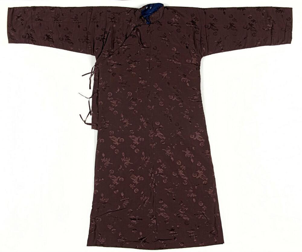 Jas, onderdeel van kleding voor een dode