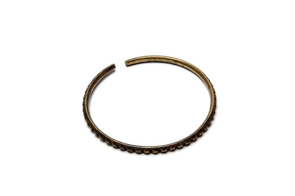 Messingen armband met geribde buitenkant