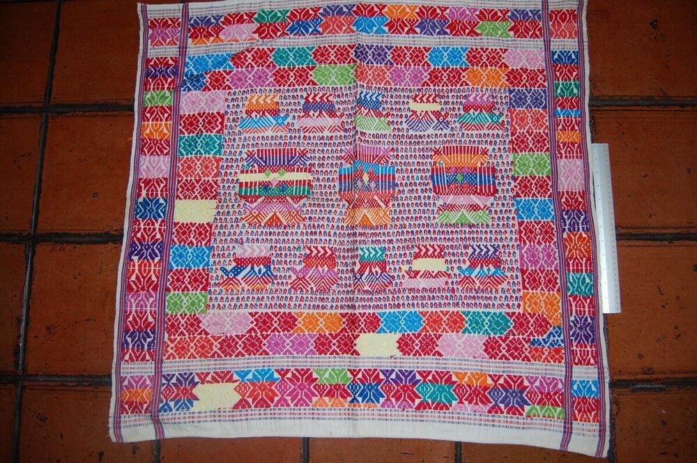 Doek met dubbelkoppige adelaars