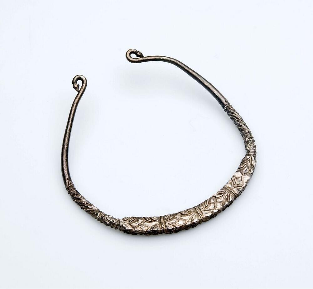 Halsband van zilverlegering