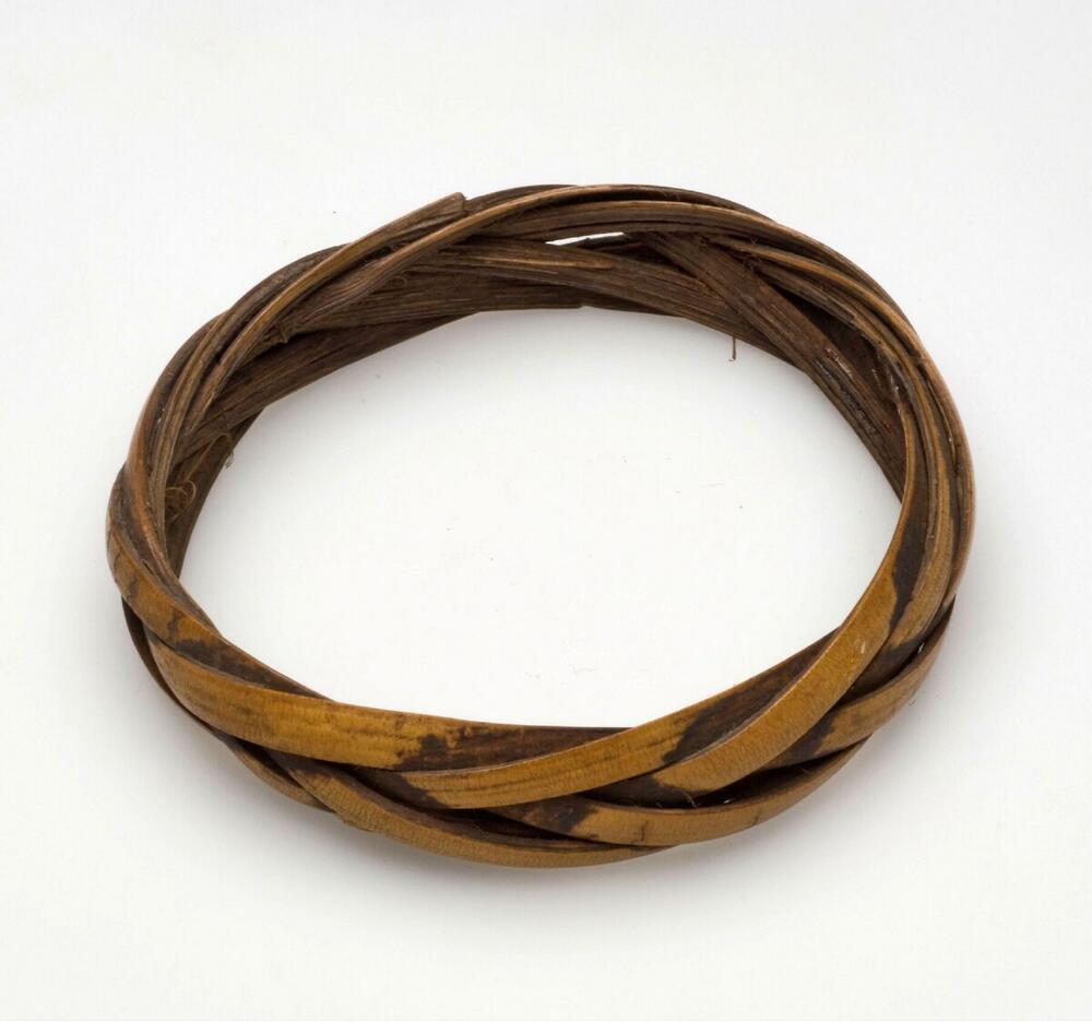 Polsband van gevlochten rotan