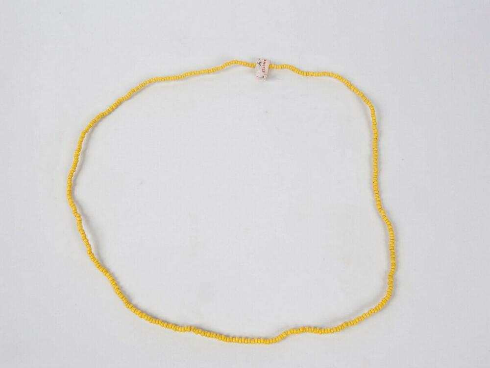 Kralenketting die gewijd is aan de Afro-Braziliaanse godheid Oxum