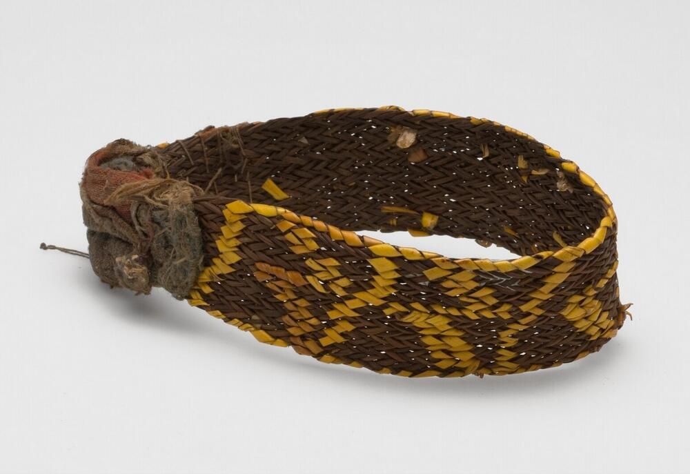 Armband van gevlochten vezels