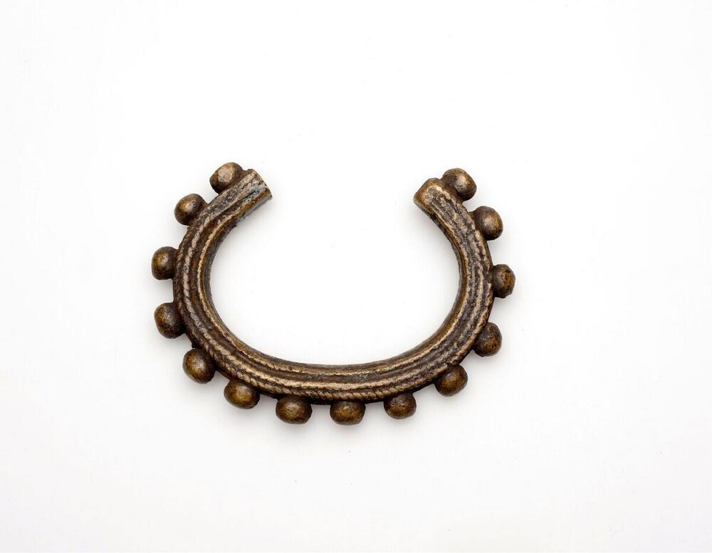 Bronzen armring, vermoedelijk grafvondst