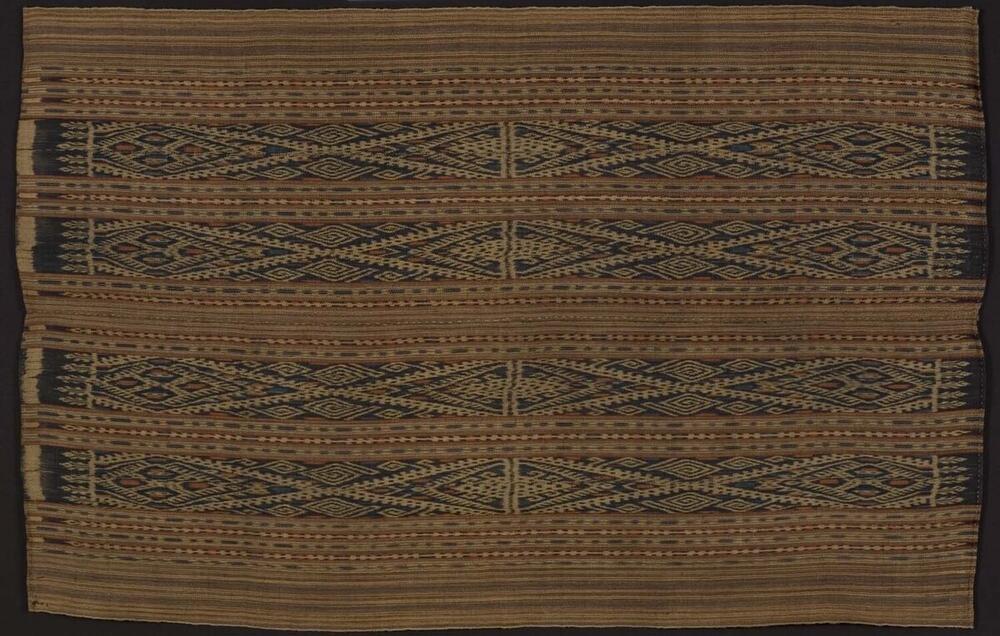 Tubular skirt of dyed plant fibre, ikat technique