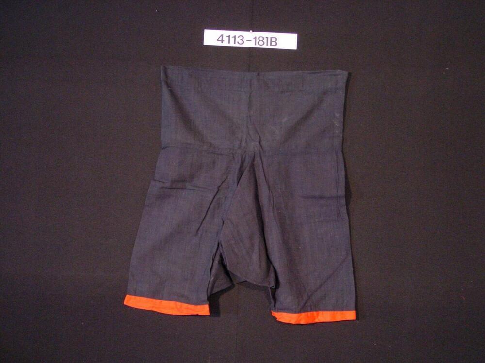 Katoenen broek behorende bij een bloes
