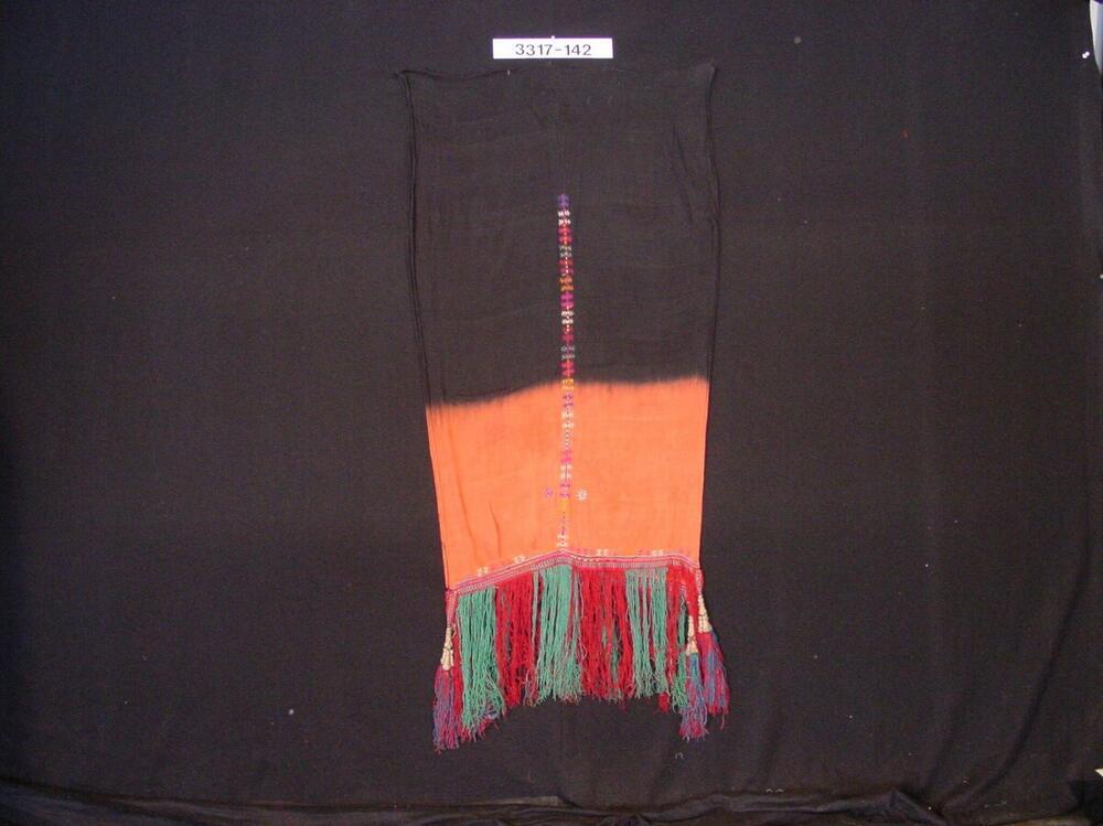 Zwarte hoofddoek met kleurige versiering