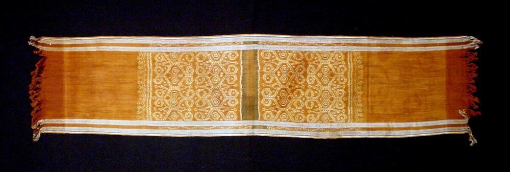 Schouderdoek met ornament in schering ikat
