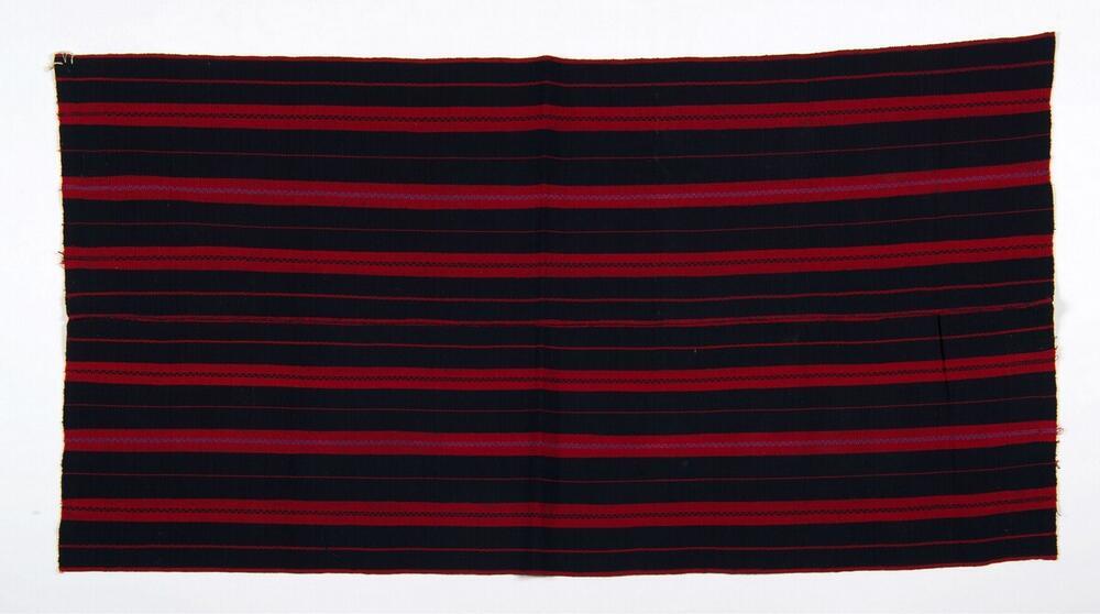 Wrap-around skirt (enredo)