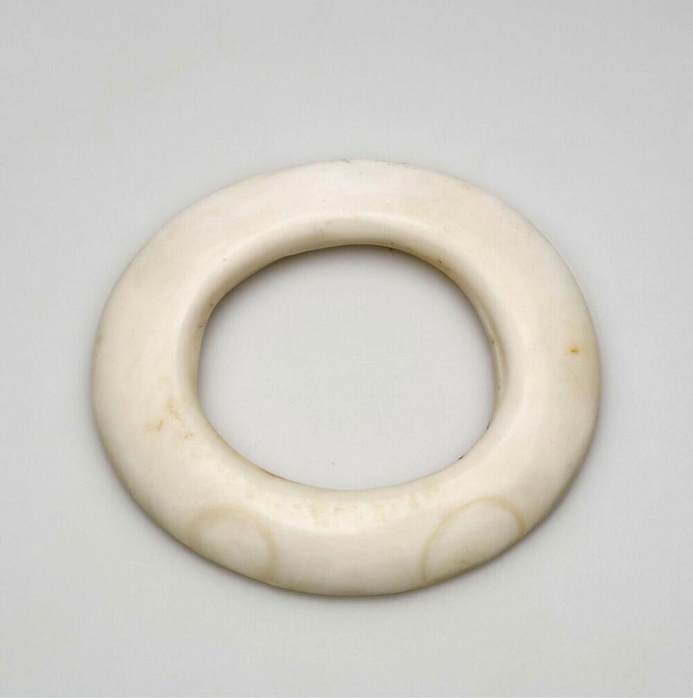 Armring van doopvontschelp