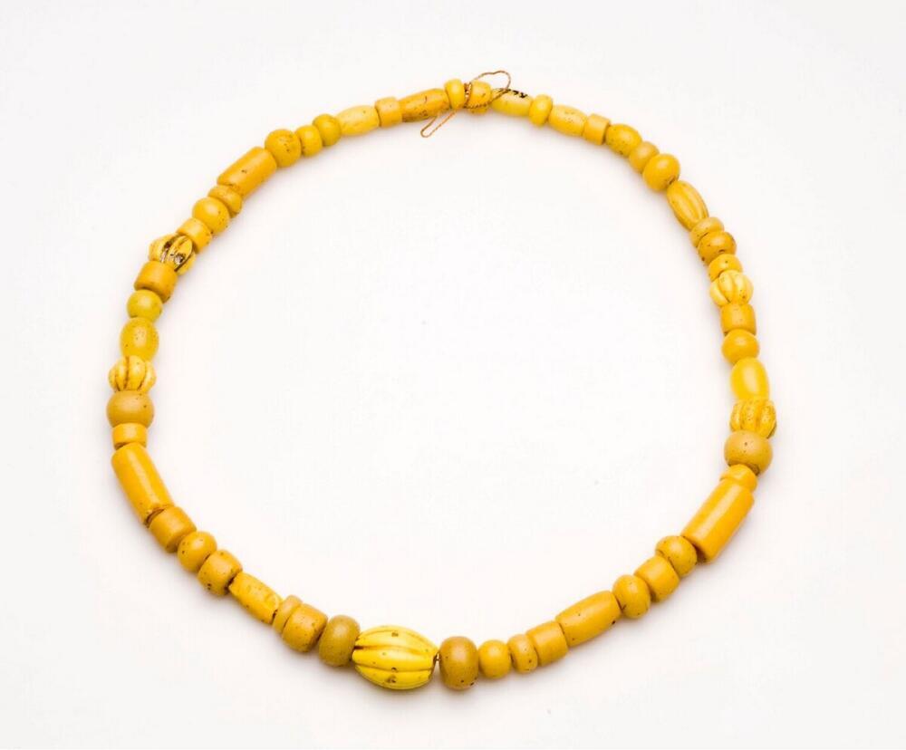 Kralenketting van gele kralen