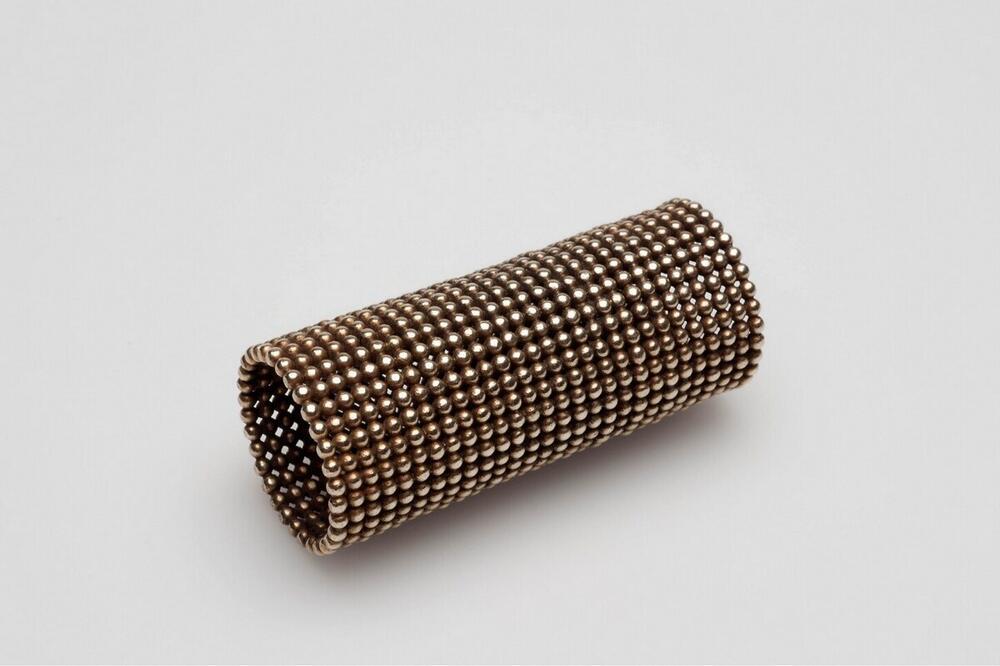 Cylinder shaped metal link of a necklace