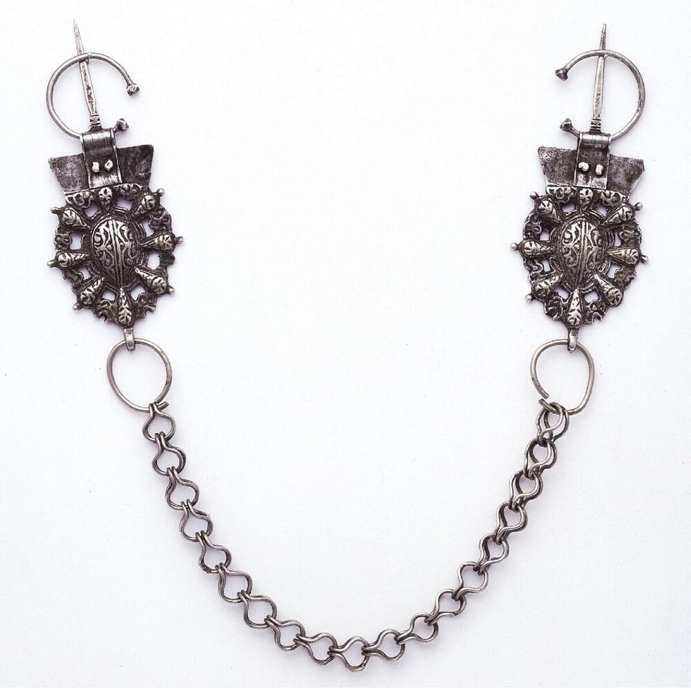 Zilveren ketting met twee kledingspelden
