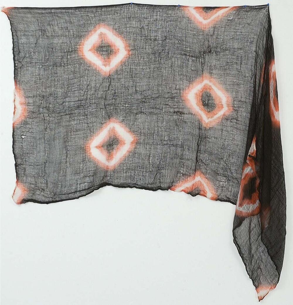 Hoofddoek met ronde motieven