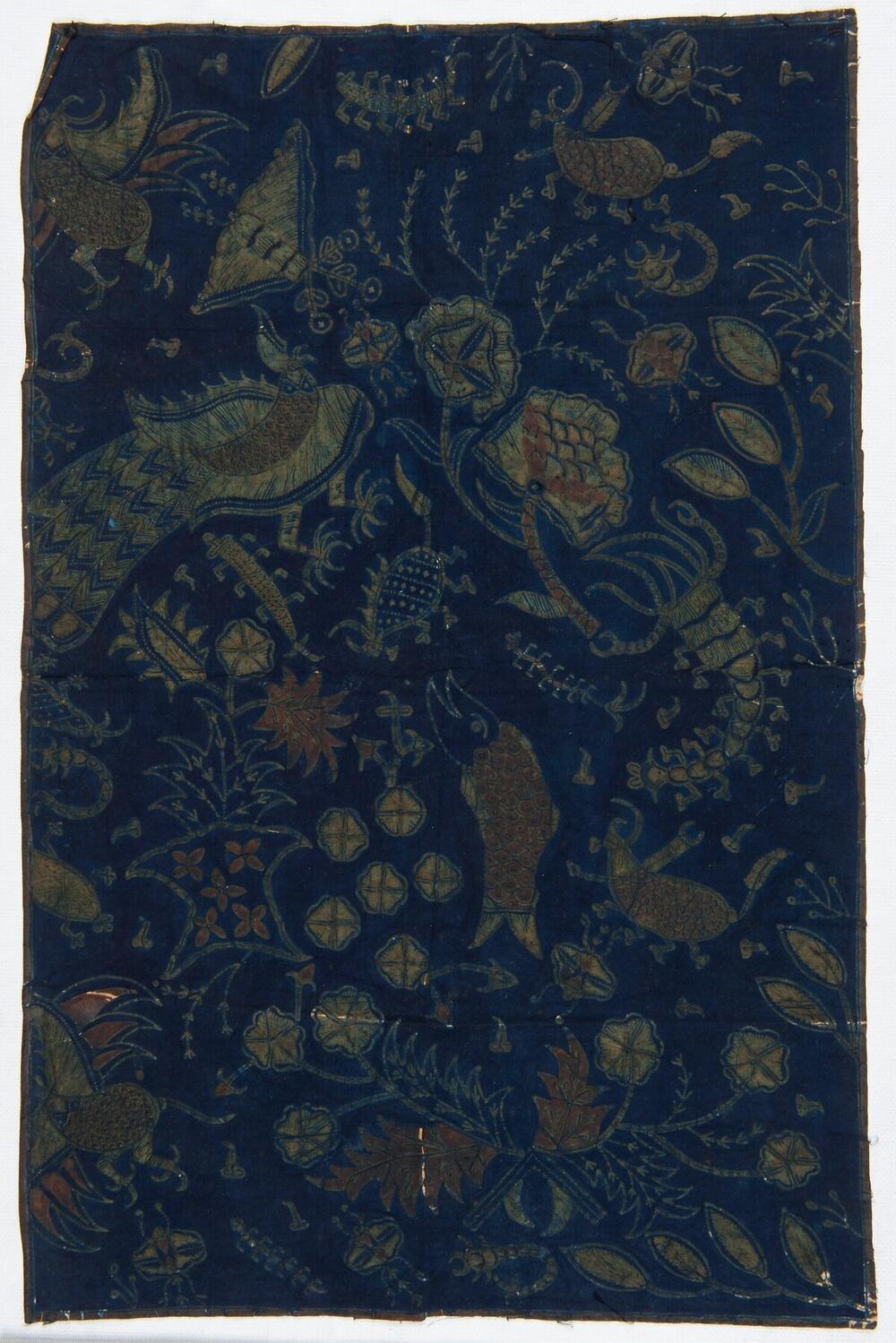 Doek, behoort tot een serie katoenmonsters die de verschillende fases van de batiktechniek laten…