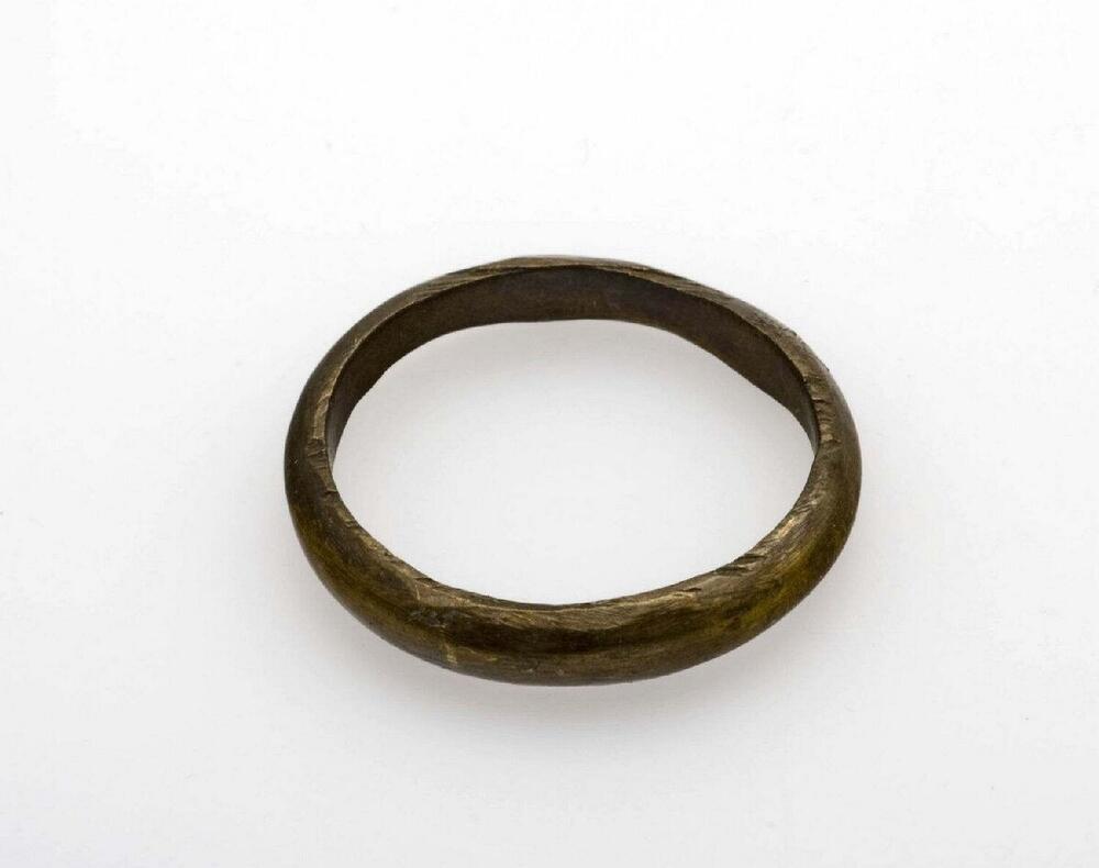 Koperen ring voor een vrouw