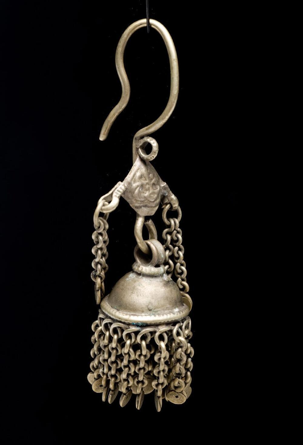 Oorhanger van zilverlegering