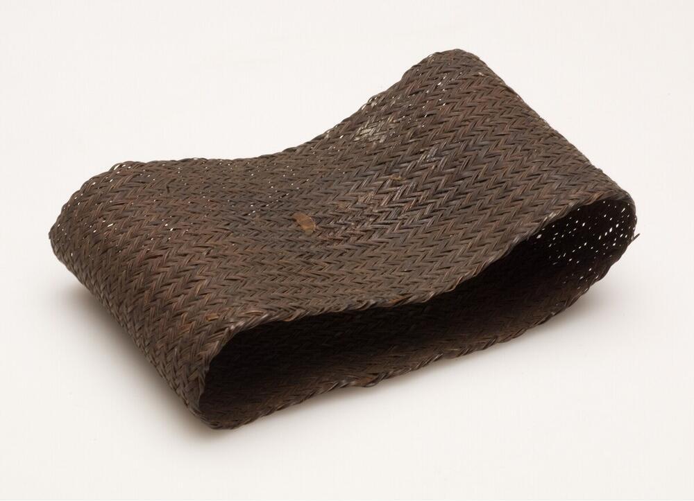 Armband van gevlochten plantenvezels