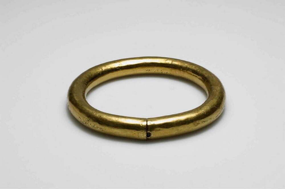 Met goud bedekte roodkoperen beenring