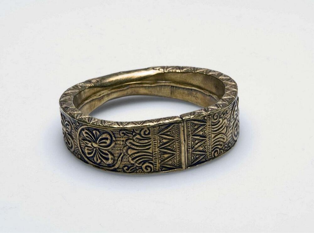 Metalen armband, met bladgoud bekleed