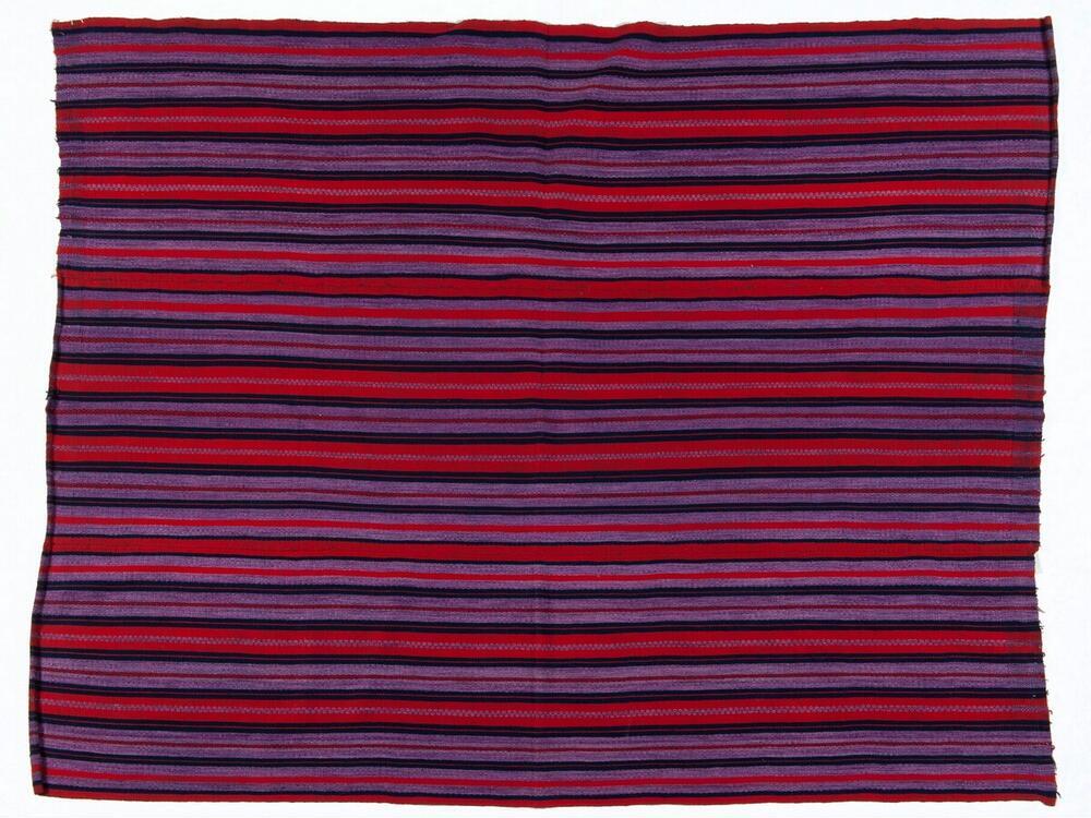 Wrap-around skirt (enredo)