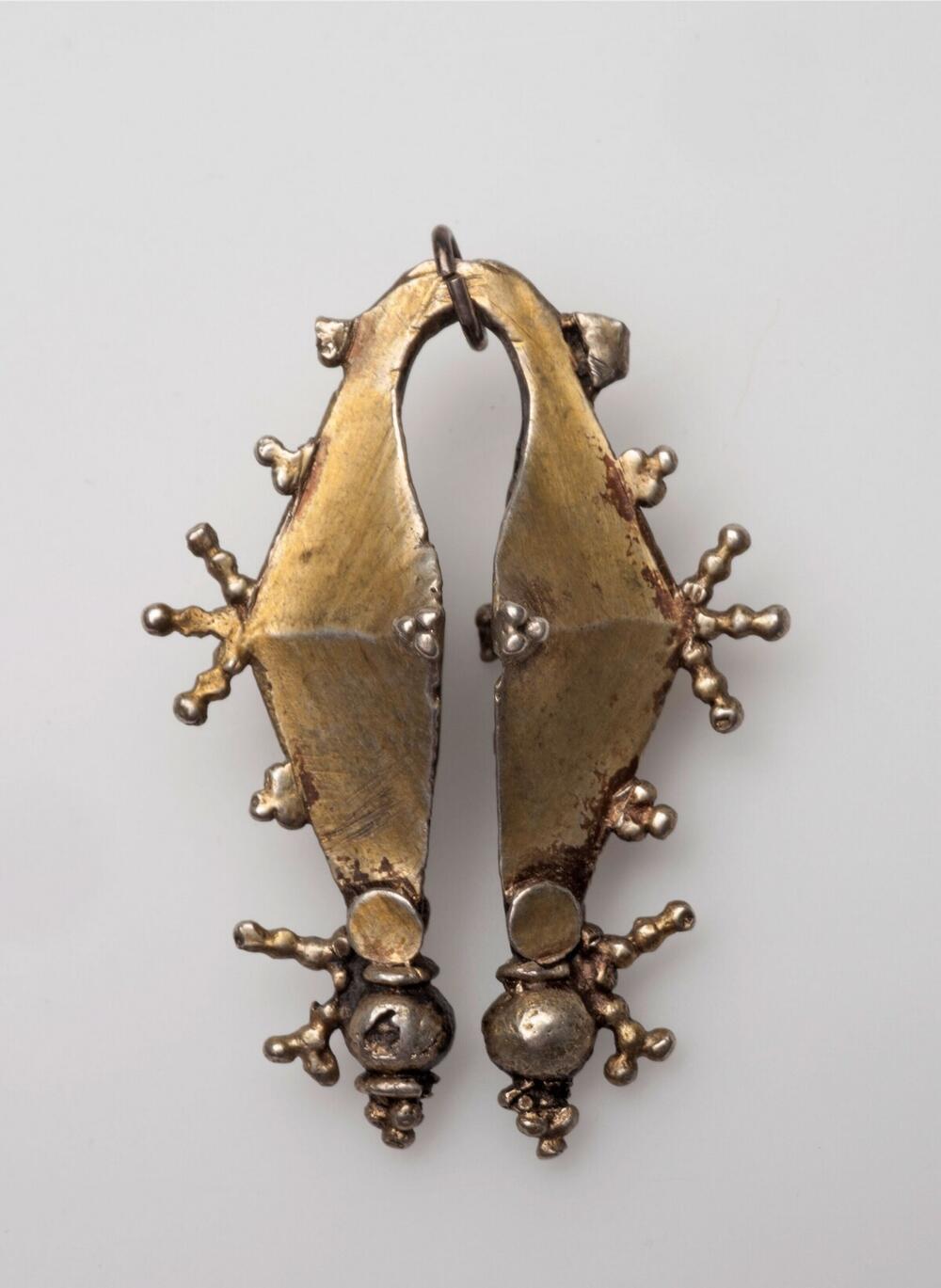 Gold-plated silver ear ornament worn by men and women