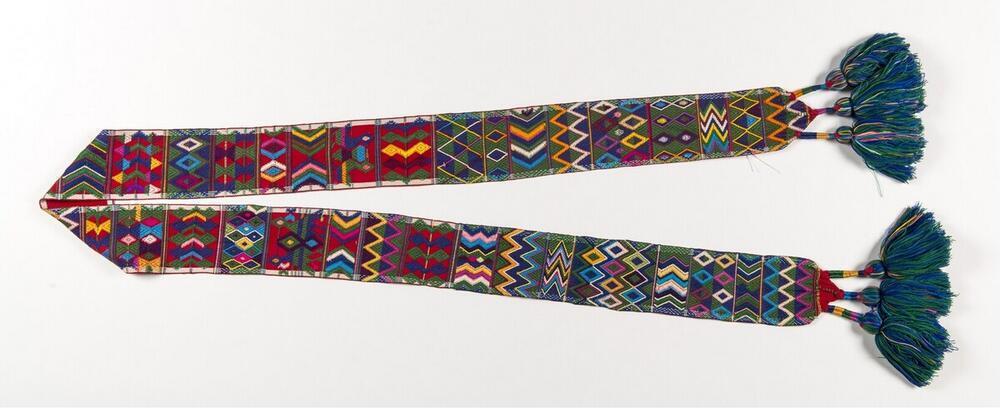 Felgekleurde haarband met geometrische motieven